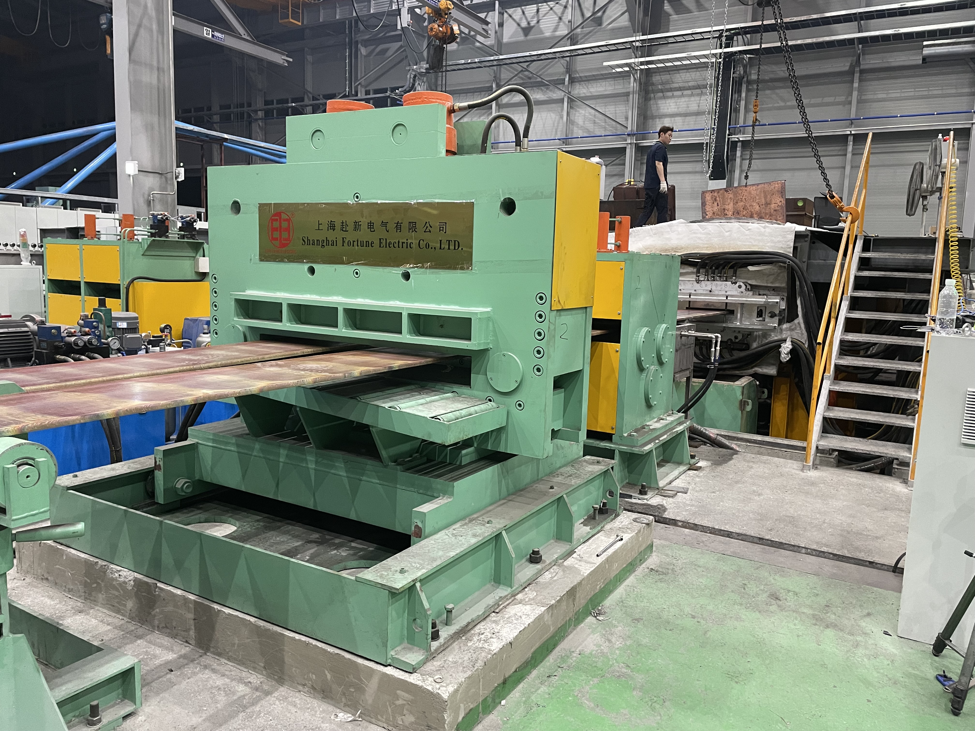 hydraulic shear in horizontal continuous casting machine for copper strip